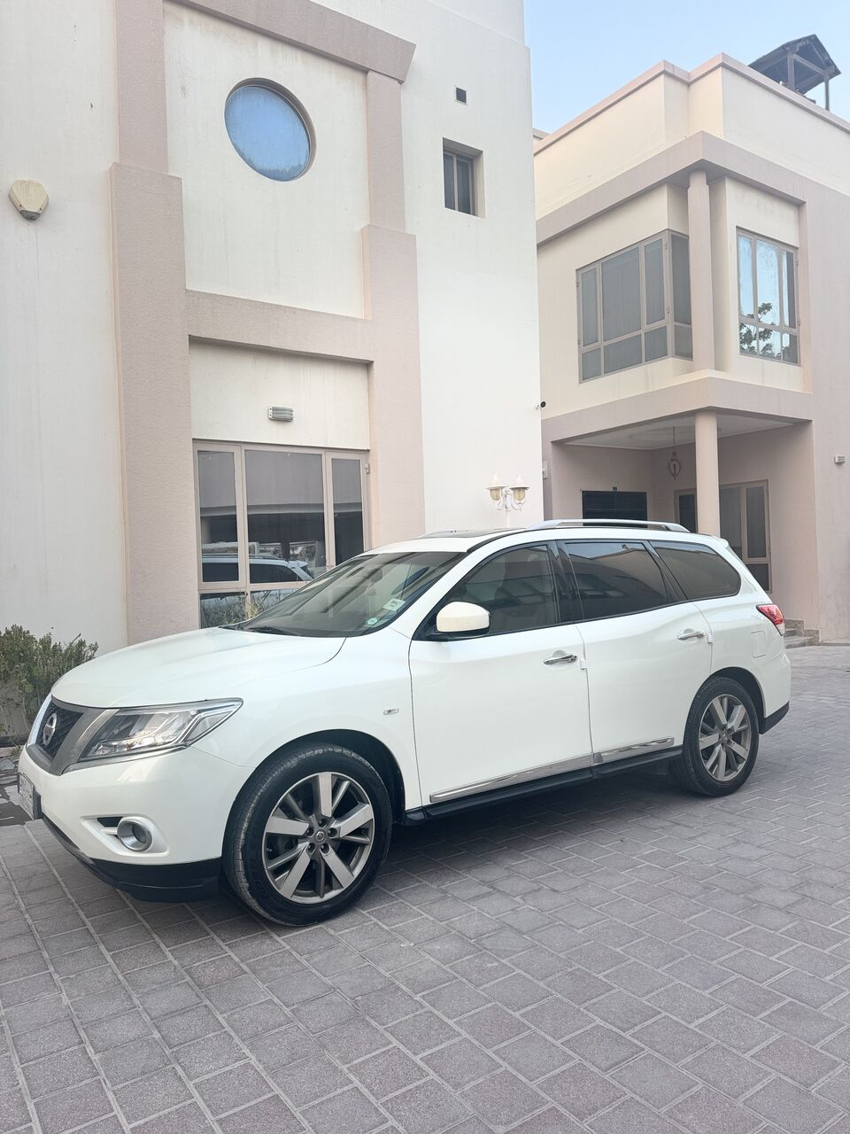 Bhd 3280, Nissan Pathfinder Sv, 2016, Automatic, 172000 Km, Bhd3280-pathfinder-7-seater-full Option-expat Owned