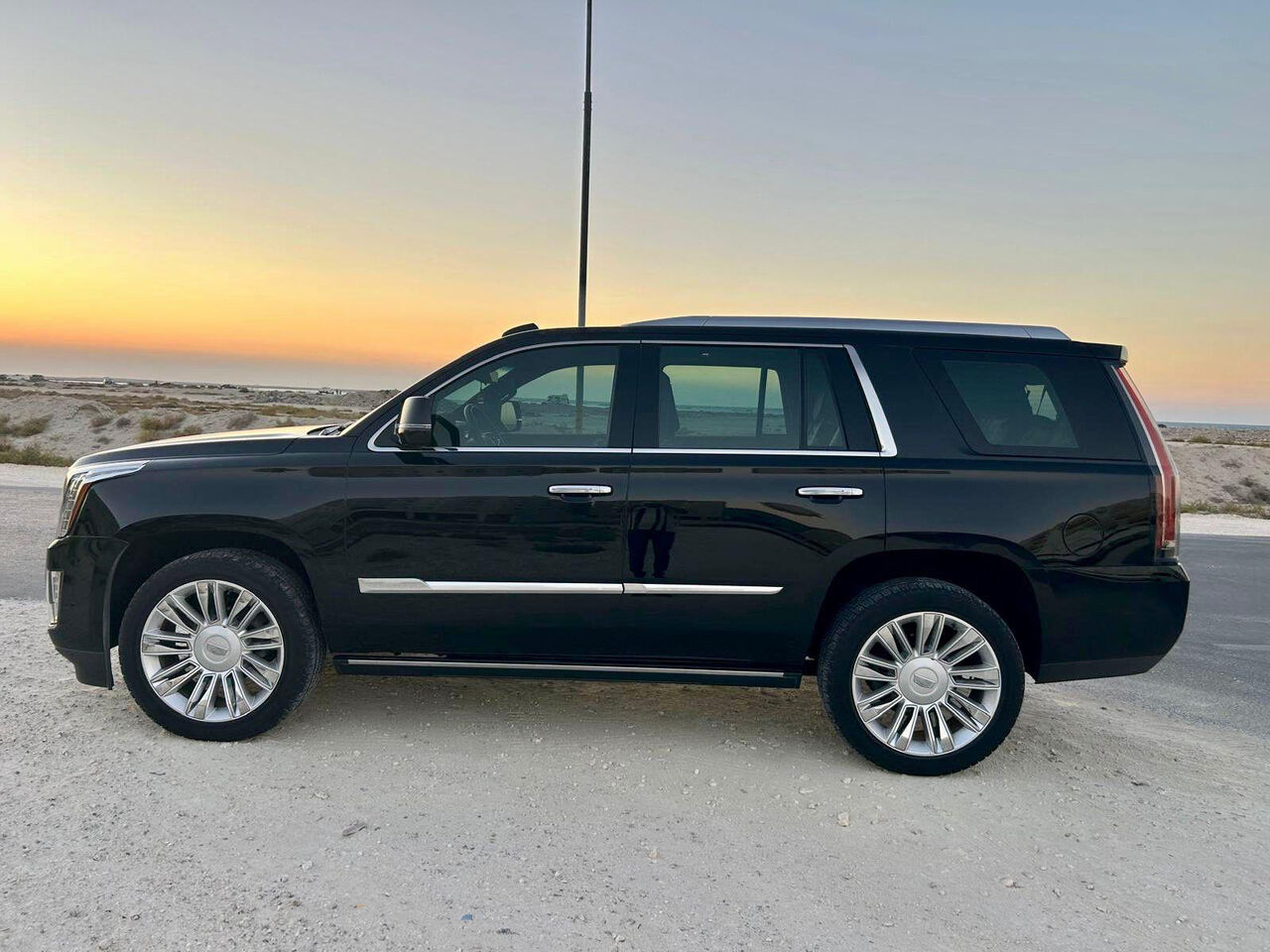 Bhd 16900, Cadillac Escalade, 2019, Automatic, 22069 Km, Platinum | Only 22,000 Km | Gcc | 1 Owner | Like New