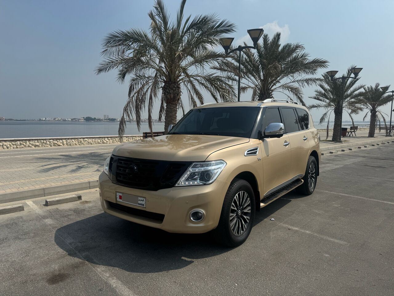 Bhd 6900, Nissan Patrol, 2015, Automatic, 173000 Km, Platinum For Sale.