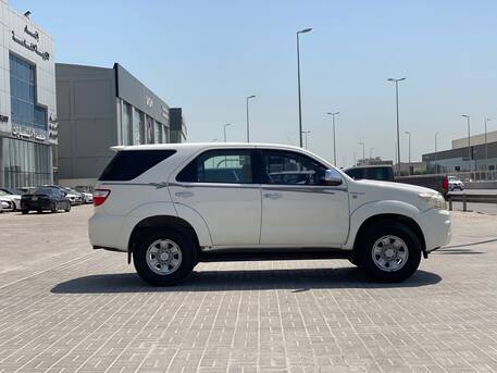 Bhd 3800, Toyota Fortuner, 2009, Automatic, 184000 Km, (white)
